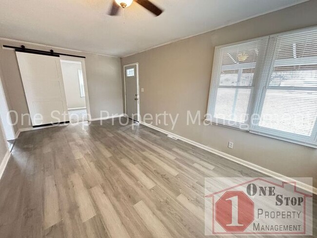 Building Photo - Charming 2 Bedroom, 1 Bathroom house in In...