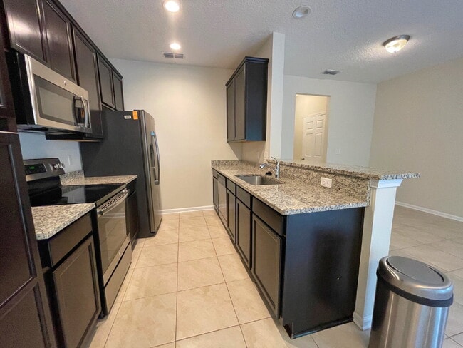 Foto del edificio - Moultrie Village Townhome, 2 BR/2.5 BA/1 Car
