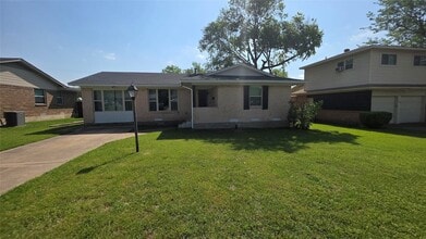 Building Photo - 1102 Lorrie Dr