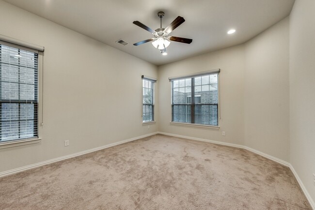 Building Photo - Beautiful townhouse in Richardson!