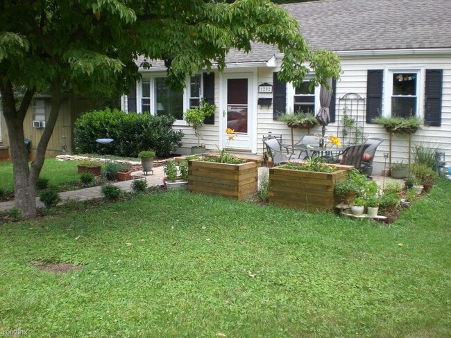 Building Photo - 2 br, 1 bath House - 1202 Cherry Avenue