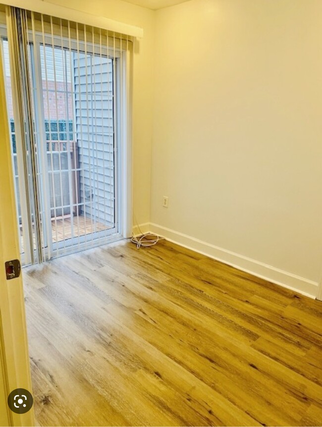 bedroom with patio - 103 S Grove St