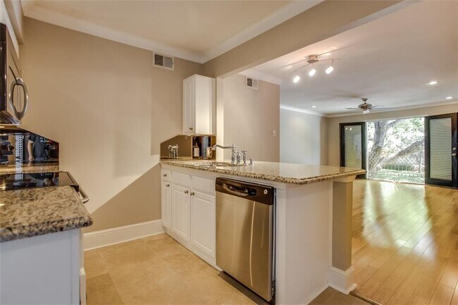 Foto del edificio - 10111 Regal Park Ln
