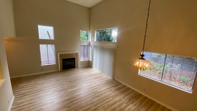 Building Photo - 39076 Applegate Ter