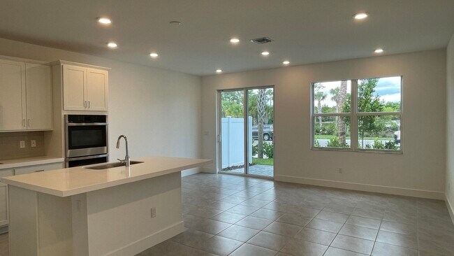 Building Photo - 209 Preserve Trl S