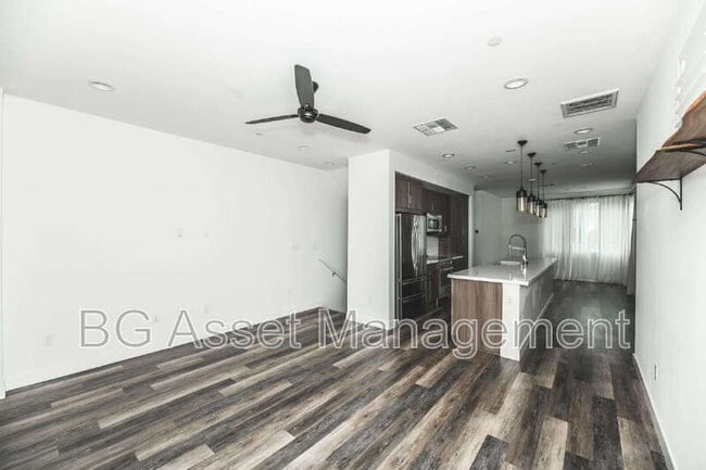 Building Photo - 180 Uptown Cir