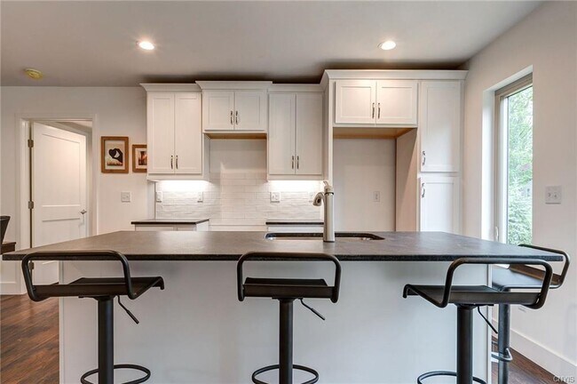 Foto del edificio - 110 Xavier Cir