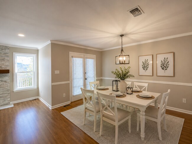 Foto del edificio - Well Maintained 2 Bedroom 2.5 Bath Townhome in Great Marietta Location w/ a Unfinished Basement