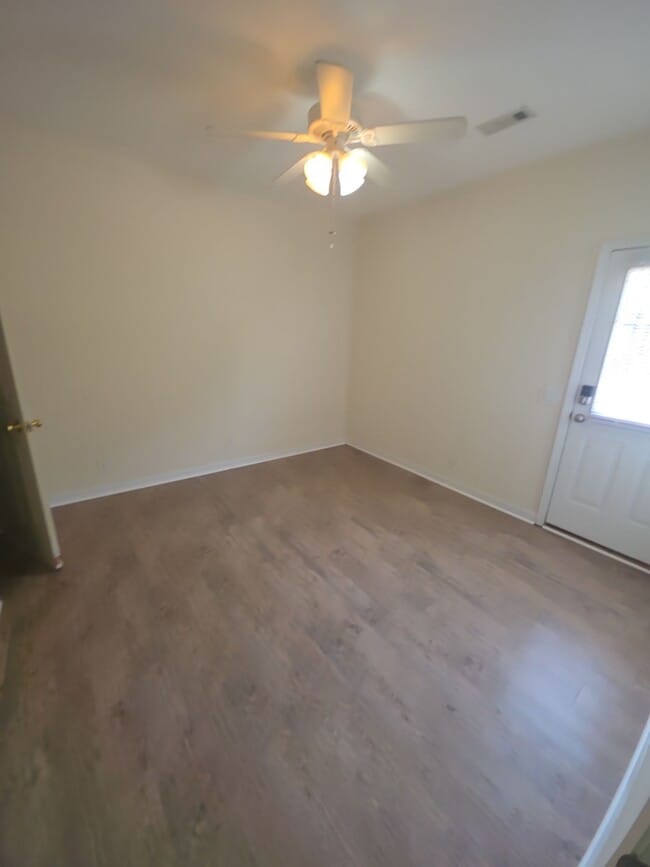 Building Photo - 2014 N Willow Ave