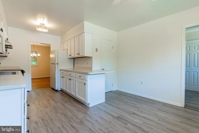 Building Photo - 6627 Hazel Ln