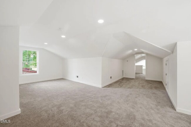 Building Photo - 611 W Pearsall St