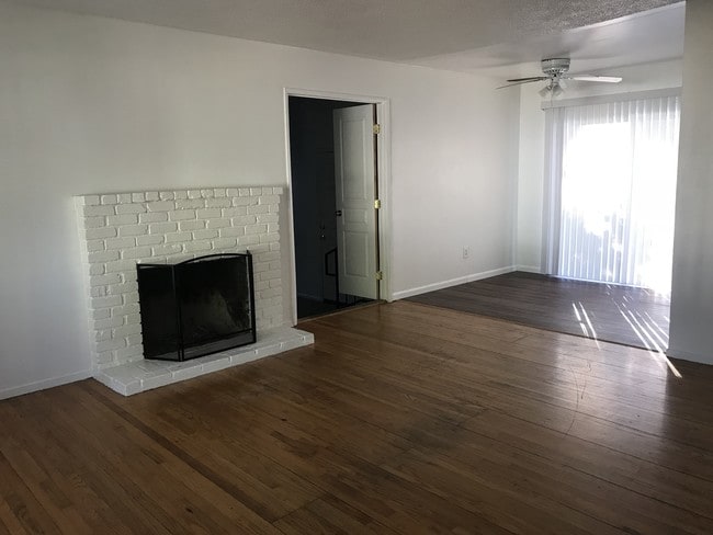 Building Photo - 1059 La Mesa Dr