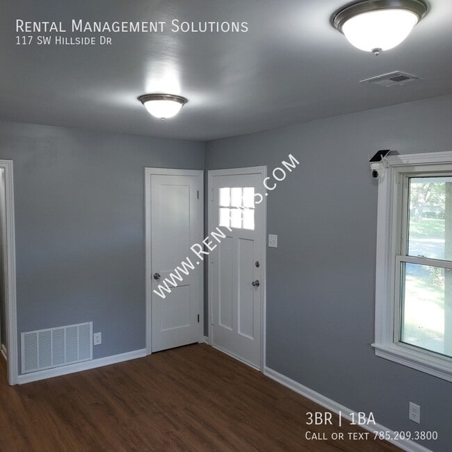 Foto del edificio - 117 SW Hillside Dr