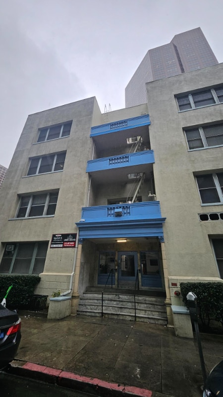 Building Photo - 1026 Ingraham St
