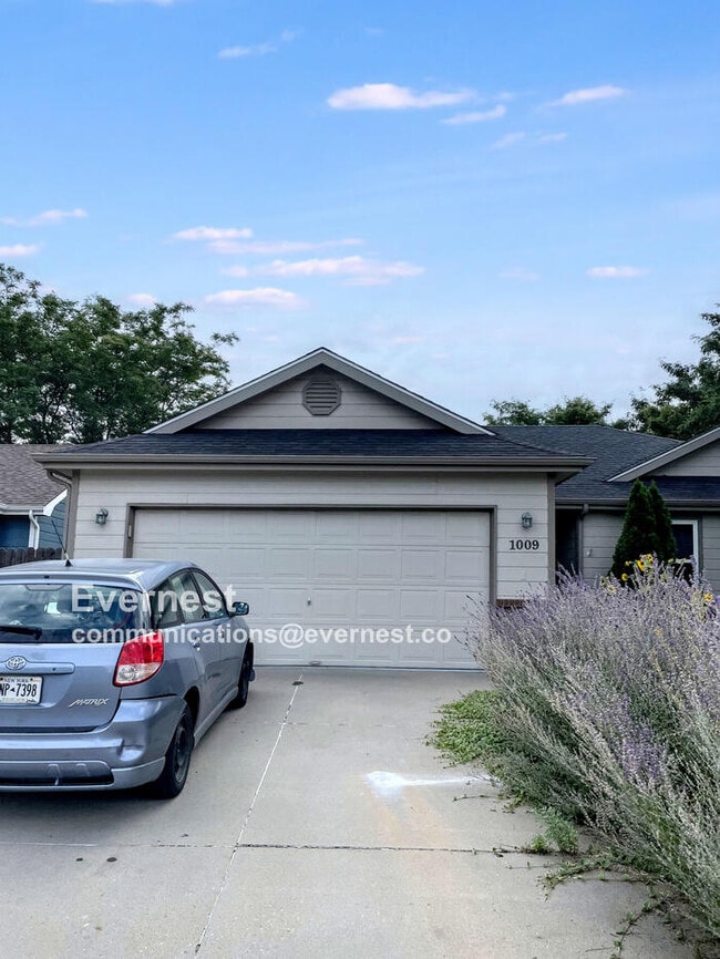 Building Photo - 1009 Meadow Ct