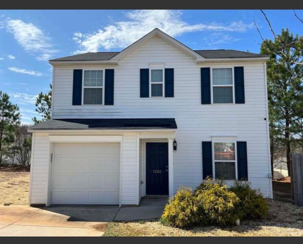 Primary Photo - 1202 Quintet Ct