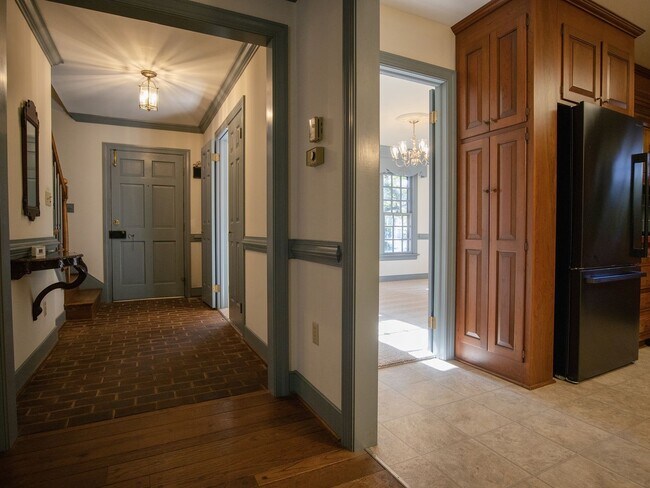 Foto del edificio - Beautiful home for rent minutes from the J...
