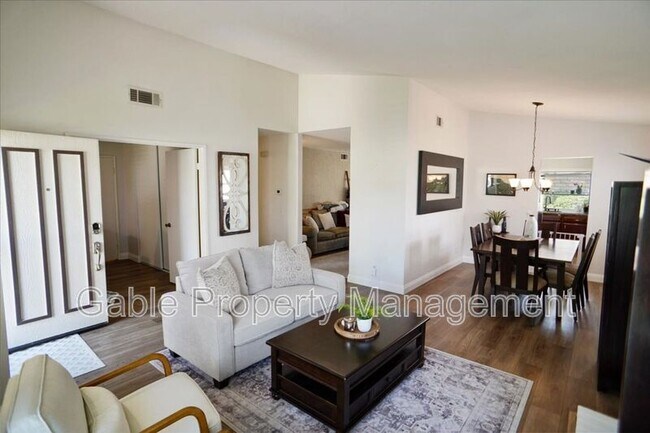 Foto del edificio - 27554 Falling Star Ln