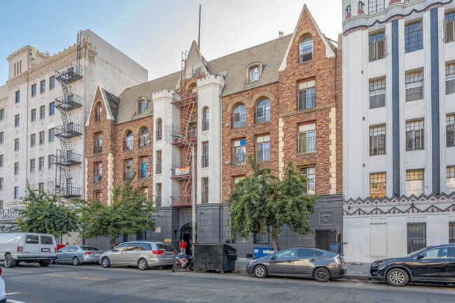 Building Photo - 751 Normandie Ave