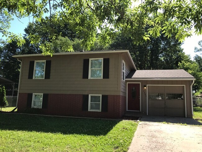 Foto del edificio - Beautiful 3 bdrm side to side split!