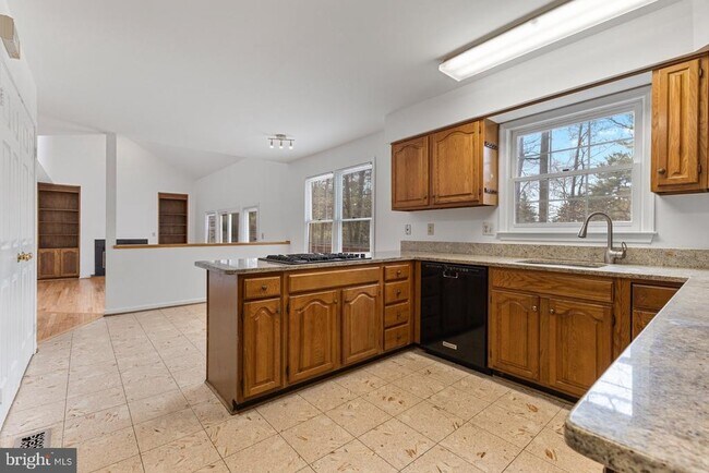 Foto del edificio - 918 White Pine Pl