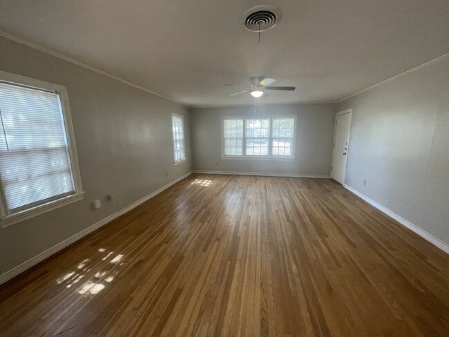 Building Photo - Pre-Leasing for Summer/Fall 2026 - Spacious Home Close to TTU!