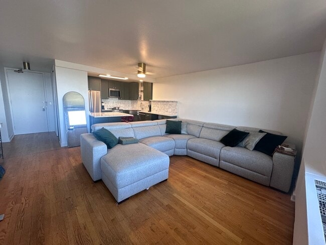 Foto del edificio - 2626 N Lakeview Ave