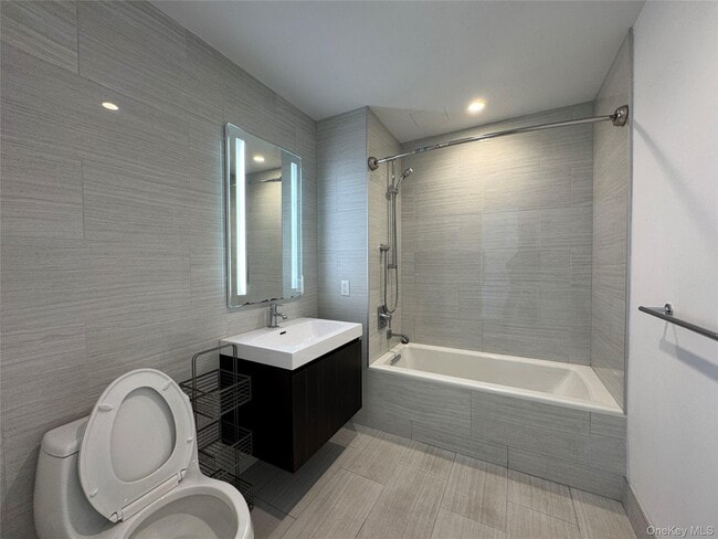 Foto del edificio - 131-03-131-40 40th Rd