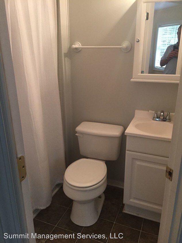 Foto del edificio - 2 br, 1 bath Room For Rent - 538 Hathorn