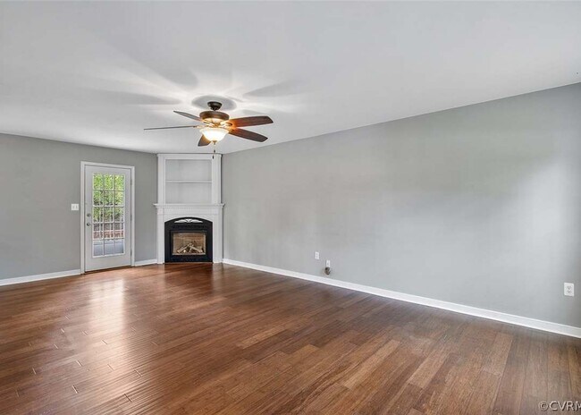 Sala de estar - 8025 Secretariat Dr