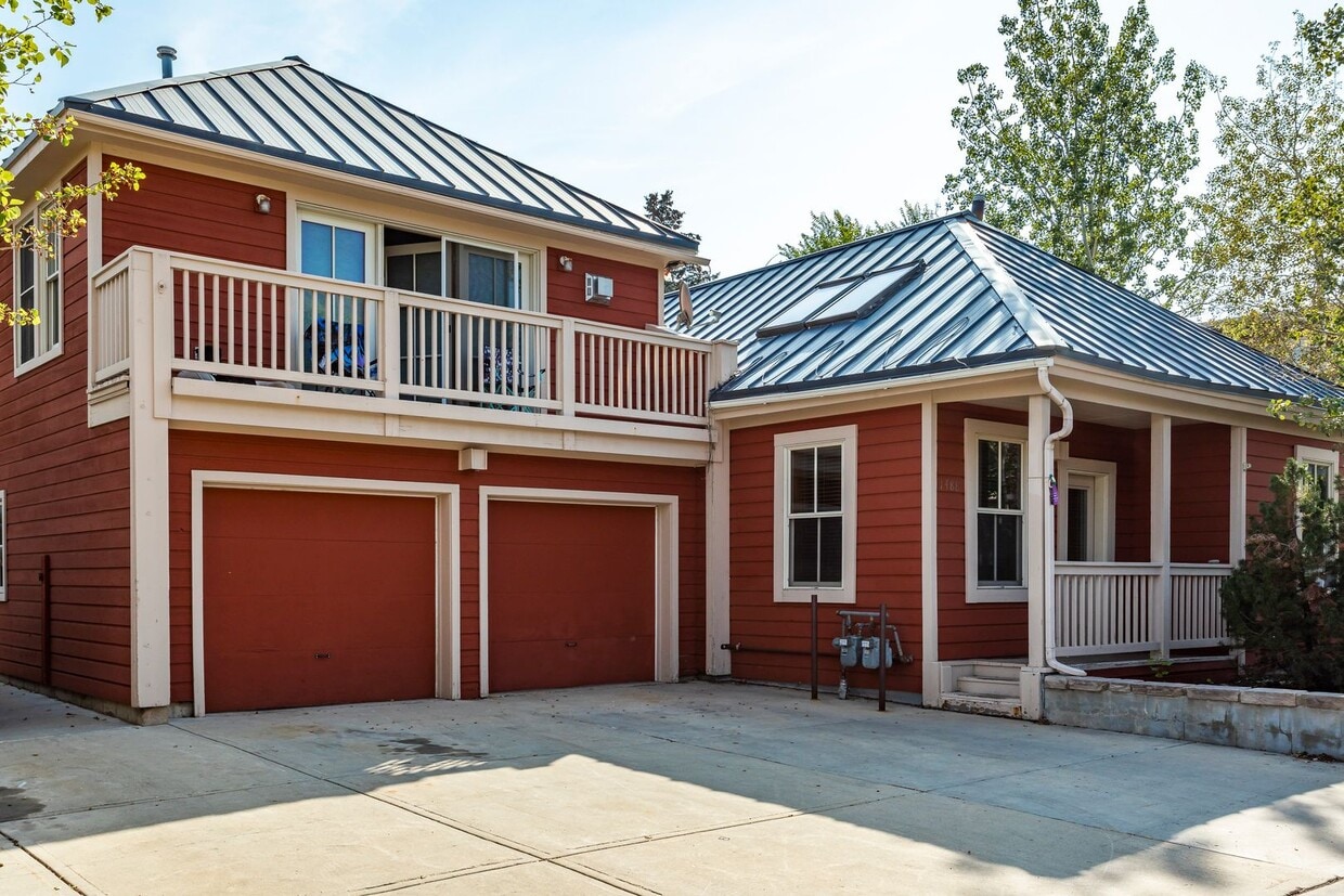 Foto principal - Refreshed Park Ave. Duplex with Historic O...