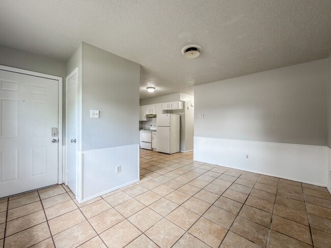 Building Photo - 2802 Grinnell Ave