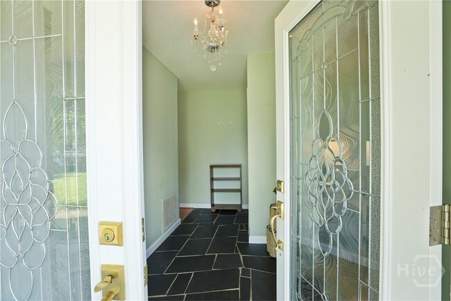 Building Photo - 204 Pine Grove Dr
