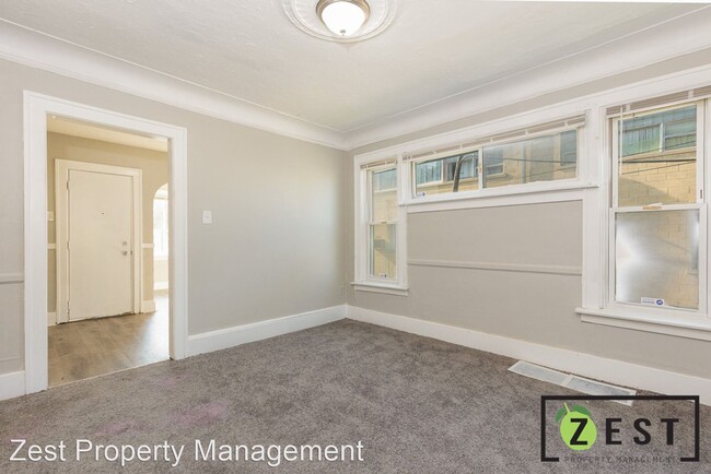 Foto del edificio - 2 br, 1 bath Apartment - 4893 Chatsworth 4...