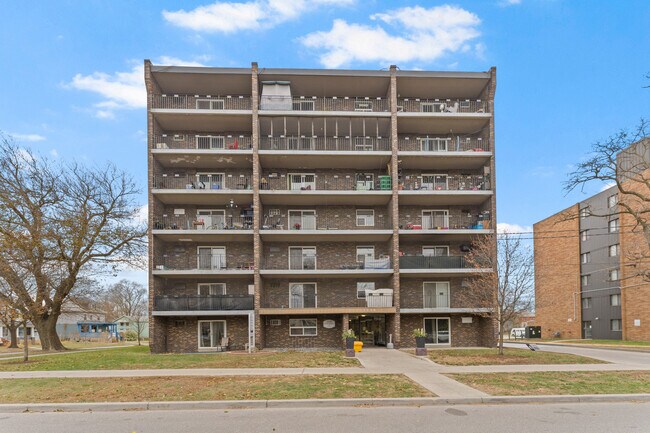 Photo du bâtiment - Sun Ray Manor Apartments