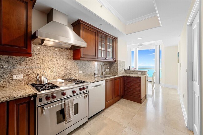 Foto del edificio - 17875 Collins Ave