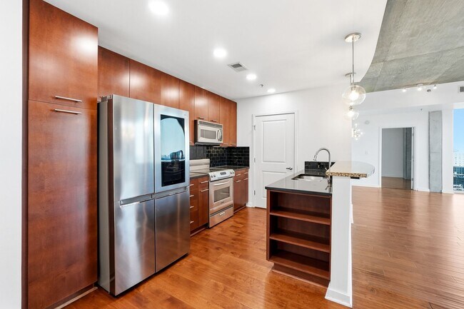 Foto del edificio - Upgraded 2 Bedroom Condo at REALM Buckhead