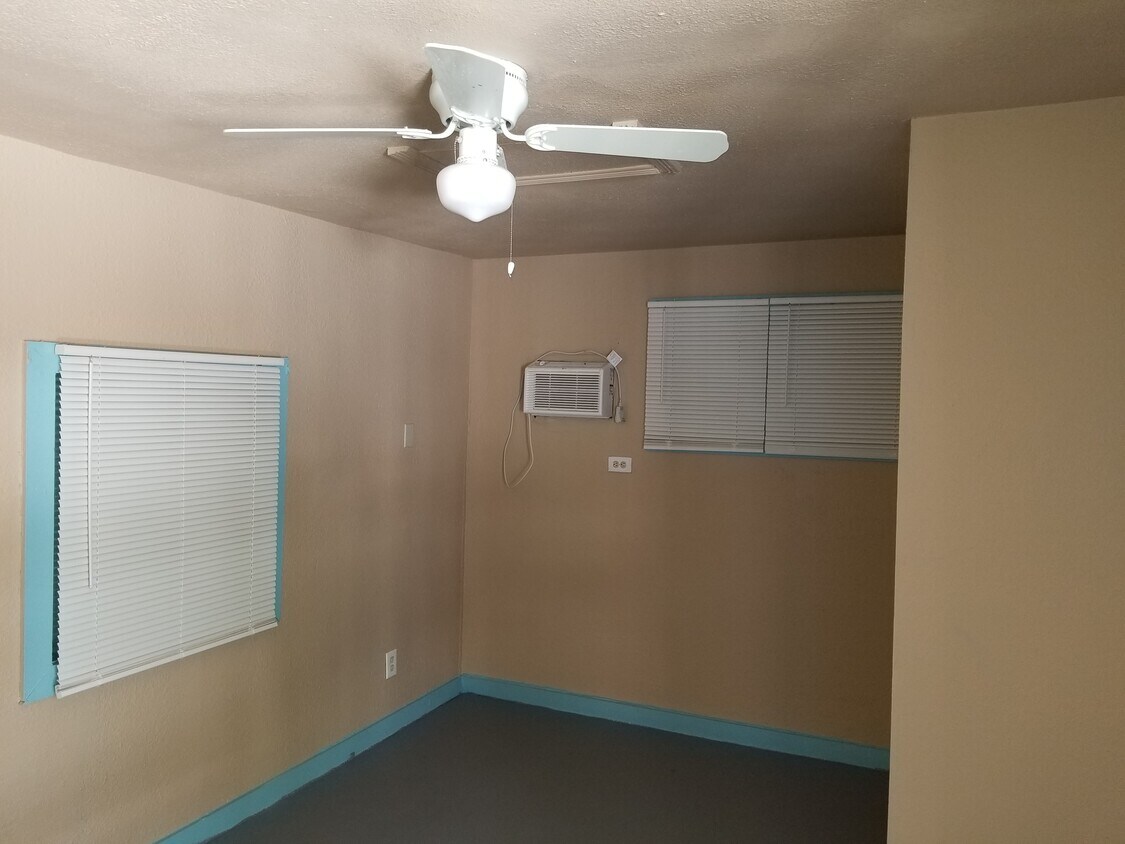 Foto principal - 915 Britton Ave