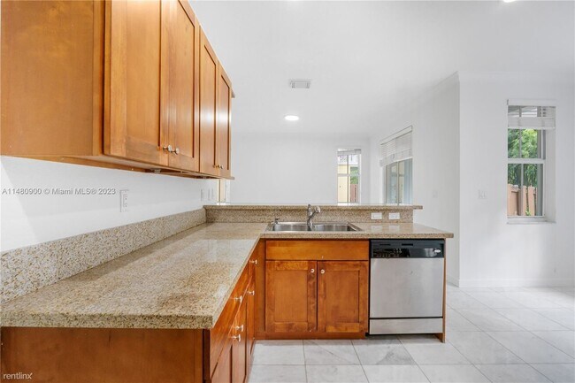Foto del edificio - 4 br, 3.5 bath House - 10770 NW 74th Ln