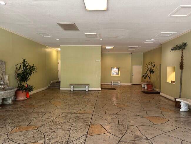 Foto del edificio - 6140 Monterey Rd