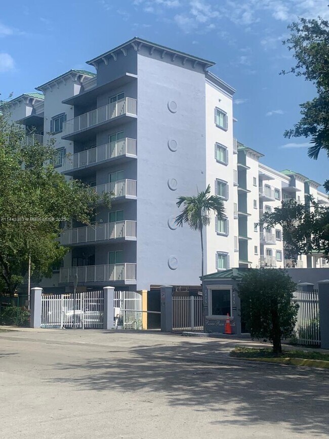 Building Photo - 2475 NW 16th St Rd