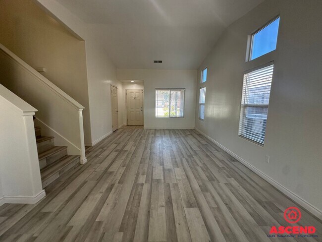 Foto del edificio - Gorgeous 2 Story Home off of Harris and Ol...