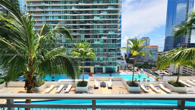 Foto del edificio - 60 SW 13th St