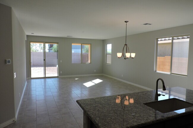 Foto del edificio - Newer 4 Bed, 2 Bath in Norterra