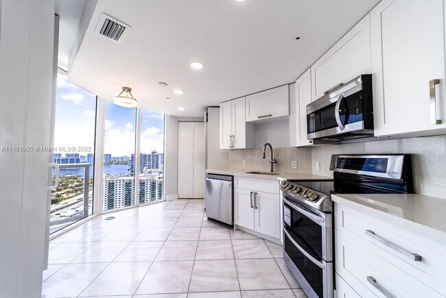 Building Photo - 19333 Collins Ave