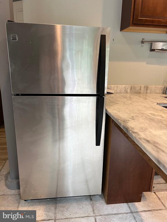 Building Photo - 14915 River Rd