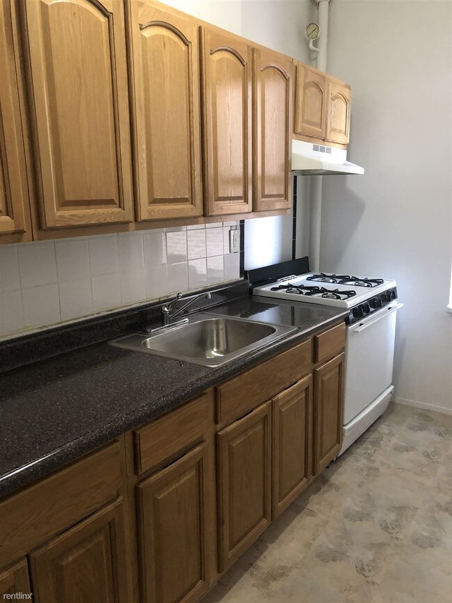 Foto del edificio - 1 br, 1 bath  - 1075 Edison Ave