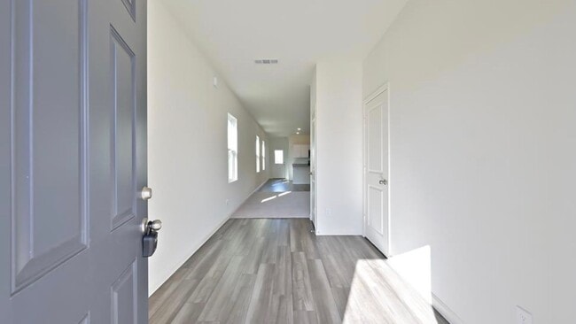 Foto del edificio - For Lease | 3 Bed, 2 Bath | 1,401 Sq Ft | ...