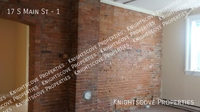 Building Photo - Large Apartment, Vintage Building, Waterfr...