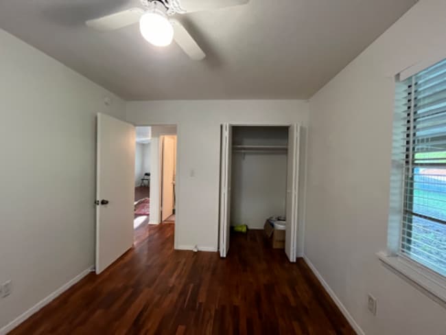 Foto del edificio - 102 E Pecan St